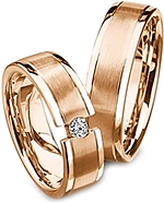 Shown here in 18k rose gold without and with a diamond. Each sold separately.