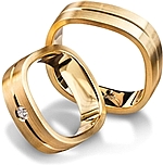 Shown here in 18k yellow gold with and without diamonds. Each sold separately.