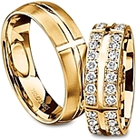 Shown here in 18k yellow gold with and without diamonds. Each sold separately.