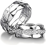 Shown here in 18k white gold with and without diamonds. Each sold separately.