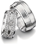 Shown here in 18k white gold with and without diamonds. Each sold separately.