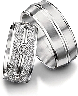 Shown here in 18k white gold with and without diamonds. Each sold separately.