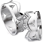 Shown here in 18k white gold with and without diamonds. Each sold separately.
