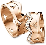 Shown here in 18k rose gold with and without diamonds. Each sold separately.