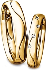 Shown here in 18k yellow gold with diamonds in 3.5mm and without diamonds in 4.5mm. Each sold separately.