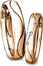 Shown here in 18k rose gold with diamonds in 3.5mm and without diamonds in 4.5mm. Each sold separately.