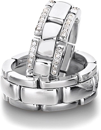 Shown here in 18k white gold with and without diamonds. Each sold separately.