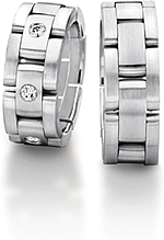 Shown here in 18k white gold with and without diamonds. Each sold separately.