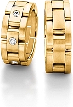 Shown here in 18k yellow gold with and without diamonds. Each sold separately.